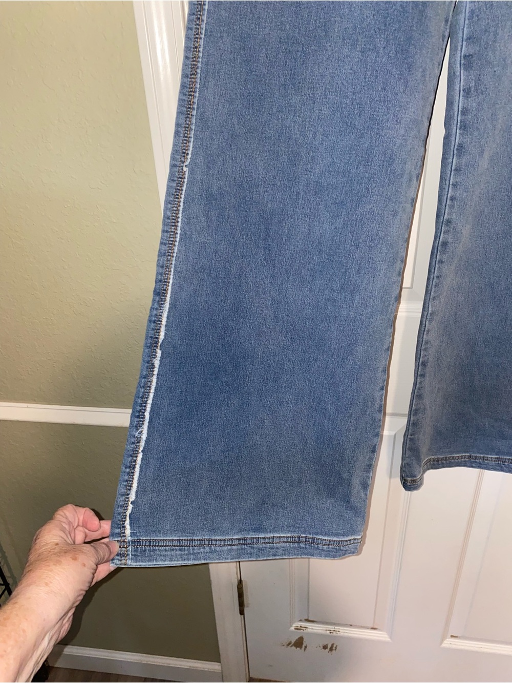 Tractr Medium Blue Mid-Rise Wide-Leg‎ Lounge Jeans - Picture 2 of 9